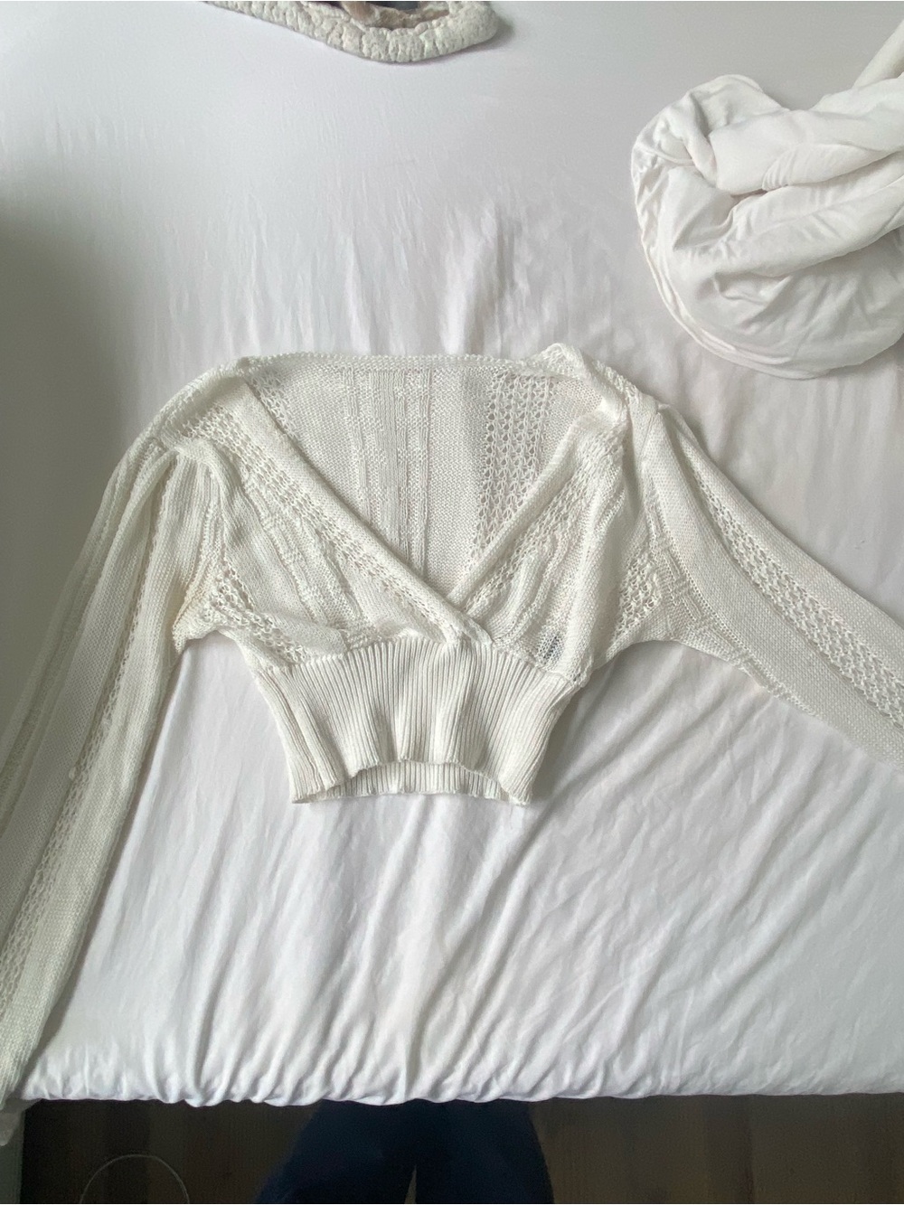 Cropped V-Neck Knit Pullover Sweater - White